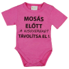 A-K Rövid ujjú baba body "Mosás előtt a kisgyereket távolítsa el!" felirattal