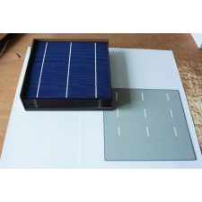 Amisolar 0,5V 4,3W 156x156mm kisméretű polikristályos napelem cella. Nagyméretű napelemtábla is építhető belőle. napelem
