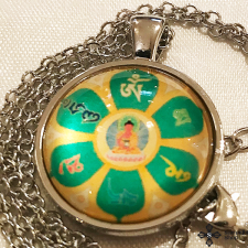  Amitabha Buddha OM Mani Padme HUM mandalával üveg függős nyaklánc nyaklánc