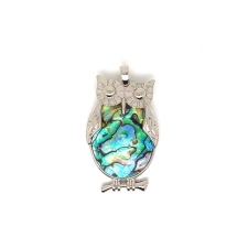 Bagoly medál fémmel pávakagyló 3x4cm medál