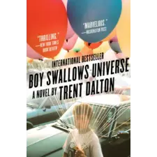  Boy Swallows Universe idegen nyelvű könyv
