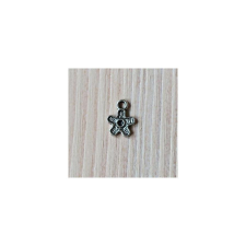  Charm, virág. Mérete: 9x14 mm dekorációs kellék