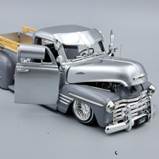  Chevrolet Pickup 1951 1:24 makett