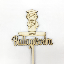 DC Beszúrós fa kisfiú figura ballagásra 10cm x 29,5cm dekorációs kellék