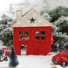 DC Házikó piros-fehér, csillaggal 14cm karácsonyi dekoráció