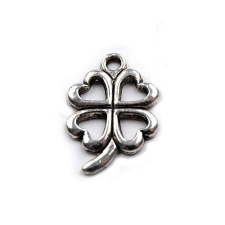 Dekoratív fém medál 15 x 21 mm Lóhere vágott platina medál