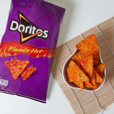  Doritos Flamin Hot csípős nacho tortilla chips 75g előétel és snack