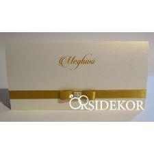 Esküvői meghívó szalaggal és gyönggyel díszítve dekorációs kellék