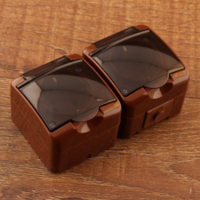 EverFlourish Hungary Kft. Kettes földelt dugalj, átlátszó csapfedeles, barna villanyszerelés