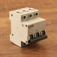 EverFlourish Hungary Kft. Kismegszakító 3P C 25A 4,5kA villanyszerelés