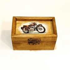  Fadoboz oldtimer motorral. Mérete: 9x5,5x5 cm dekorációs kellék