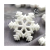  Fehér csillámos hópihe, akasztható. Mérete: 18 mm