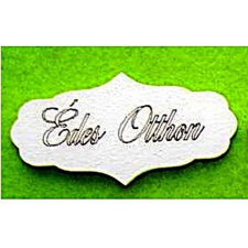  Fehér fa táblácska »Édes Otthon« felirattal. Mérete. 70X35 mm dekorációs kellék