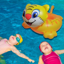  Felfújható beülős gyerek úszógumi úszógumi, karúszó
