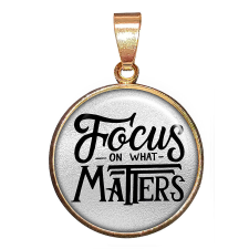  Focus on what matters (Arra figyelj ami számít) medál lánccal vagy kulcstartóval nyaklánc