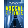 GENERAL PRESS Arccal a falnak
