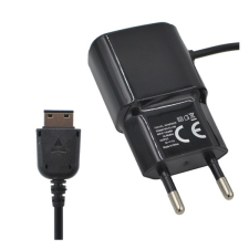 Gigapack Hálózati töltő (5V / 1000mA + beépített kábel) FEKETE (TFK-TC1100) (TFK-TC1100) mobiltelefon kellék