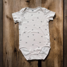 H&M Cseresznyés body rugdalózó