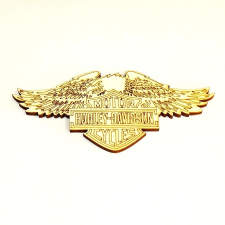 Harley Davidson felirat sassal. Mérete: 9,3x4 cm dekorációs kellék