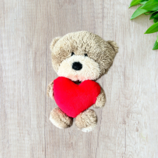 Hugs maci, szívvel plüssfigura