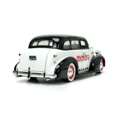 JADA TOYS Jada - Mr. Monopoly 1939 Chevy Master fém autómodell figurával - 1:24 autópálya és játékautó