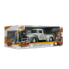 JADA TOYS Street Fighter 1956 Ford Pickup autó Guile figurával - Ezüst (253255057)