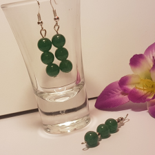  Jáde fülbevaló és medál  0,8 cm-es gyöngyök. ékszer szett