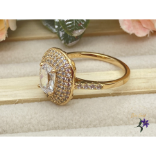  Johanna antiallergén gyűrű középen nagy, körben sok pici kővel 18K - fehér gyűrű