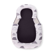 Kikkaboo babapozicionáló memóriahabos hypoallergén legurulás gátlós 60x40x8cm Felhõs lakástextília