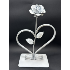  Kovácsoltvas rózsa szívben - talpazattal - HÓFEHÉR ajándéktárgy