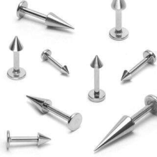 Labret tüskével 4*4mm (ezüst színű) testékszer