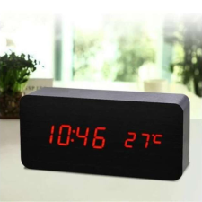 LED-es ébresztőóra , hanghatásokkal irányítható, fa borítású ébresztőóra