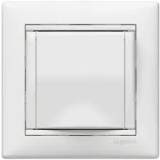 LEGRAND 774422 Valena 2P+F Csatlakozóaljzat Csapófedéllel, Fehér villanyszerelés