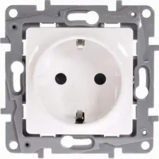LEGRAND Niloé 2P+F csatlakozóaljzat gyermekvédelemmel (csavaros), fehér villanyszerelés