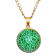 Maria King Leopárd zöld üveglencsés medál lánccal, választható arany és ezüst színben medál