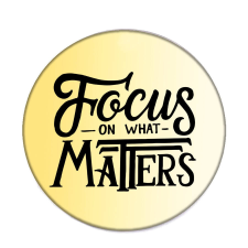MariaKing Focus on what matters – Acél kitűző – tűvel vagy mágnessel kitűző