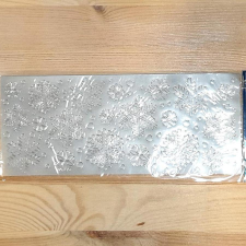  Matrica, hópelyhek, ezüst. Mérete: 10x24 cm dekorációs kellék