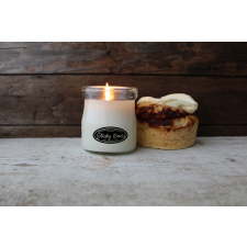 Milkhouse Candle Co. TEJHÁZ GYERTYA Sticky Buns illatgyertya KRÉM TEDÉLY (142 g), gyertya