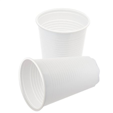  Műanyag pohár, 2 dl, fehér tányér és evőeszköz