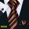  Narancs-fekete selyemnyakkendő mandzsettagombbal és díszzsebkendővel