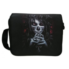  Nő kezében kereszt, gyöngyvászon oldaltáska, válltáska