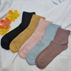  Női köztes szárú zokni, anyagában mintás 5 pár/cs 38-41