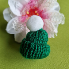  OTT91.2 -  Mini kötött dekor karácsonyi sapkák - zöld karácsonyi dekoráció