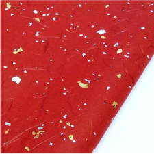 Piros rizspapír arany és ezüst spricceléssel, mérete: 50x35 cm dekorációs kellék
