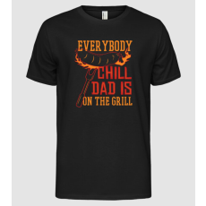 Pólómánia Everybody Chill Dad is on the Grill - Mindenki nyugodjon meg, Apa van a Grillnél - Férfi Alap póló