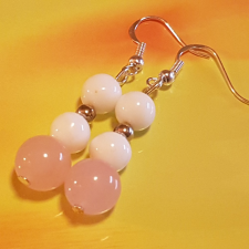  Porcelán és Rózsakvarc fülbevaló. fülbevaló