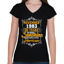 PRINTFASHION 1983 Születésnap - Napfény egy kis hurrikánnal! - Női V-nyakú póló - Fekete női póló