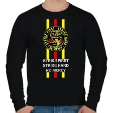 PRINTFASHION Cobra Kai - Strike first - Férfi pulóver - Fekete női pulóver, kardigán