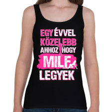 PRINTFASHION Egy évvel közelebb ahhoz hogy milf legyek - Női atléta - Fekete női trikó