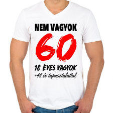 PRINTFASHION Nem vagyok 60! - Férfi V-nyakú póló - Fehér férfi póló